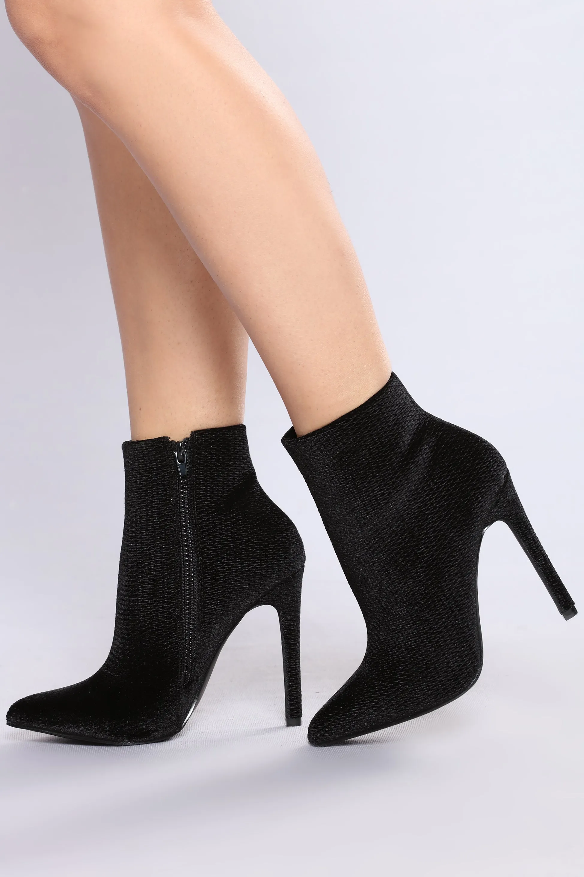 A Velvet Shock Heel - Black