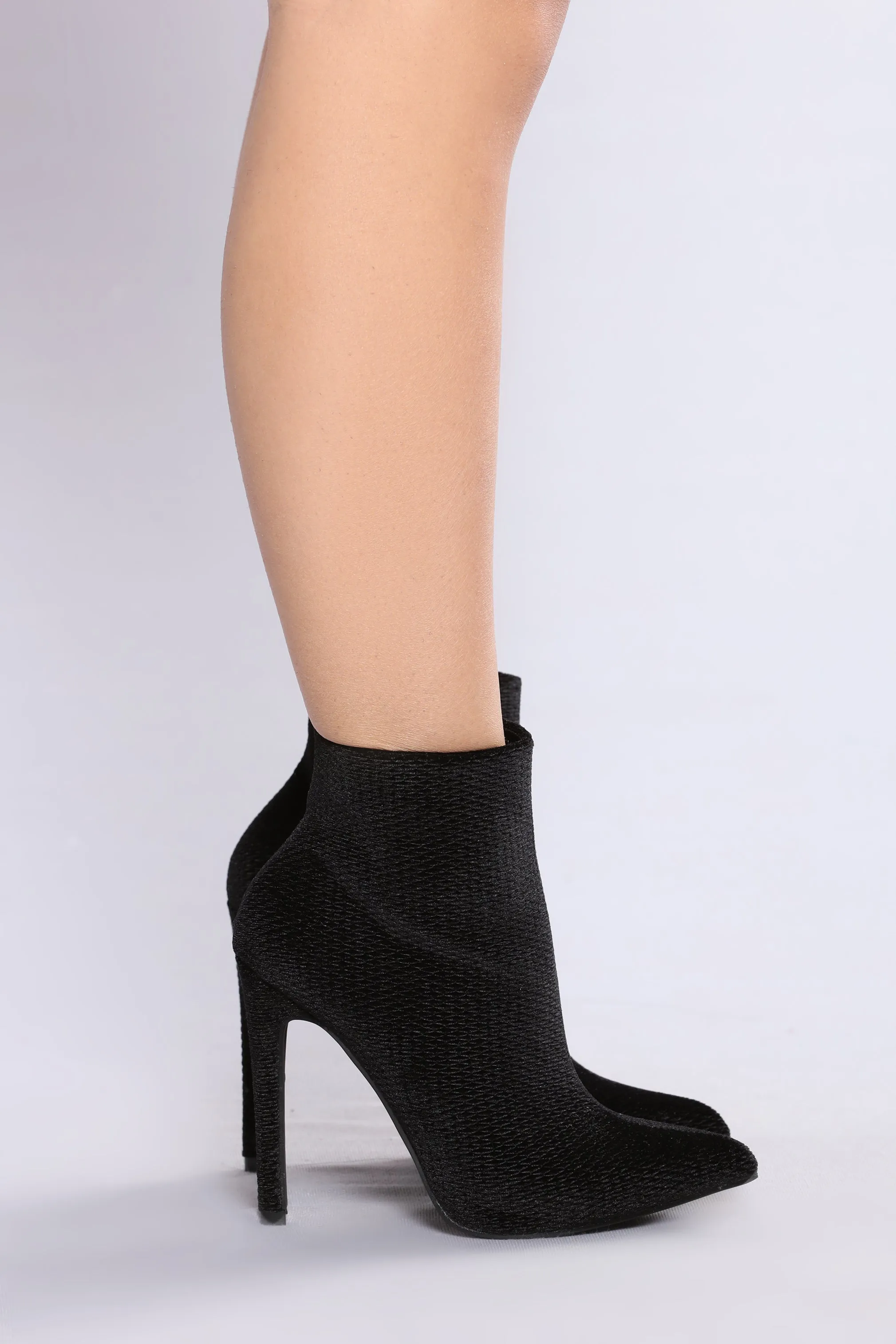 A Velvet Shock Heel - Black
