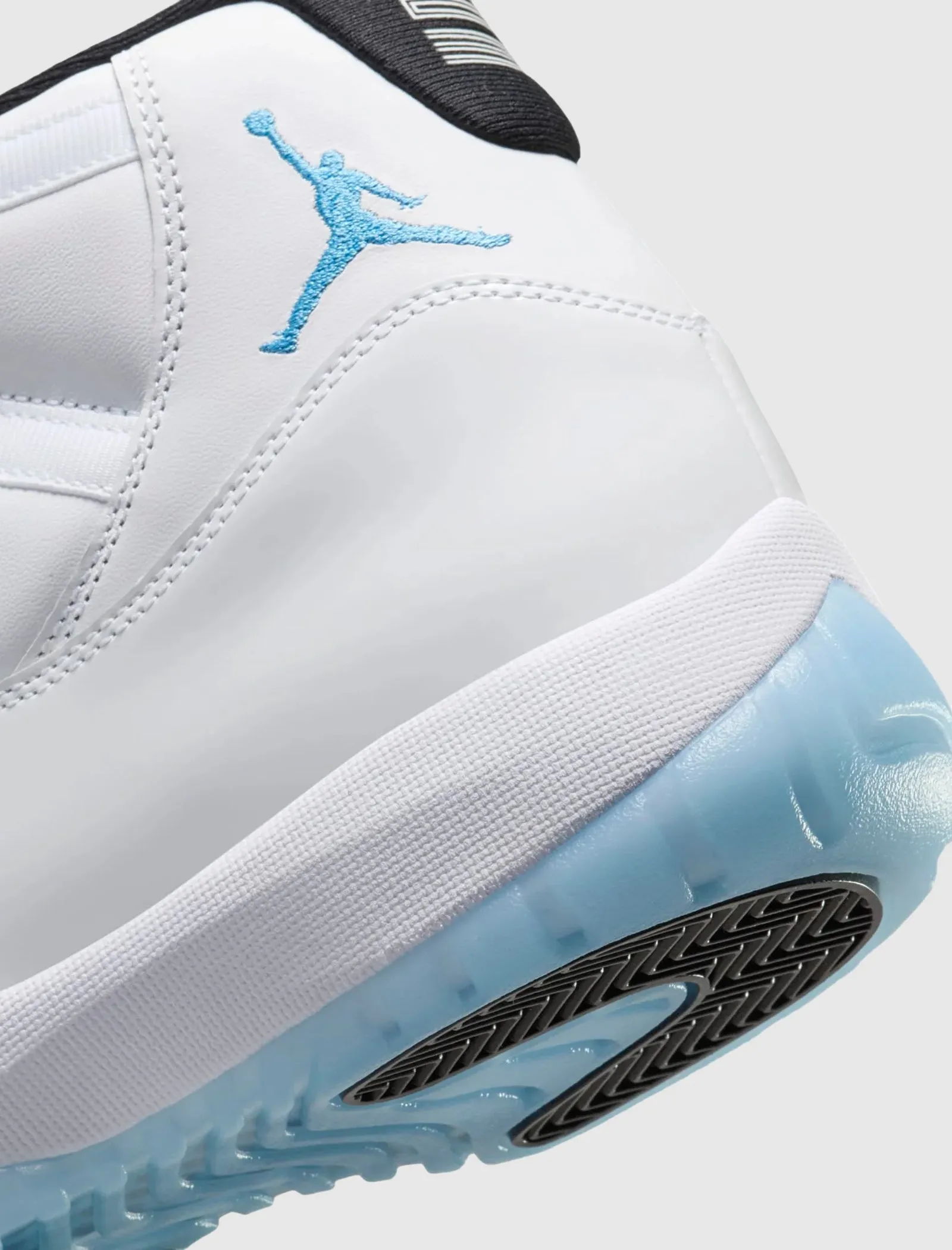 AIR JORDAN 11 RETRO "LEGEND BLUE"