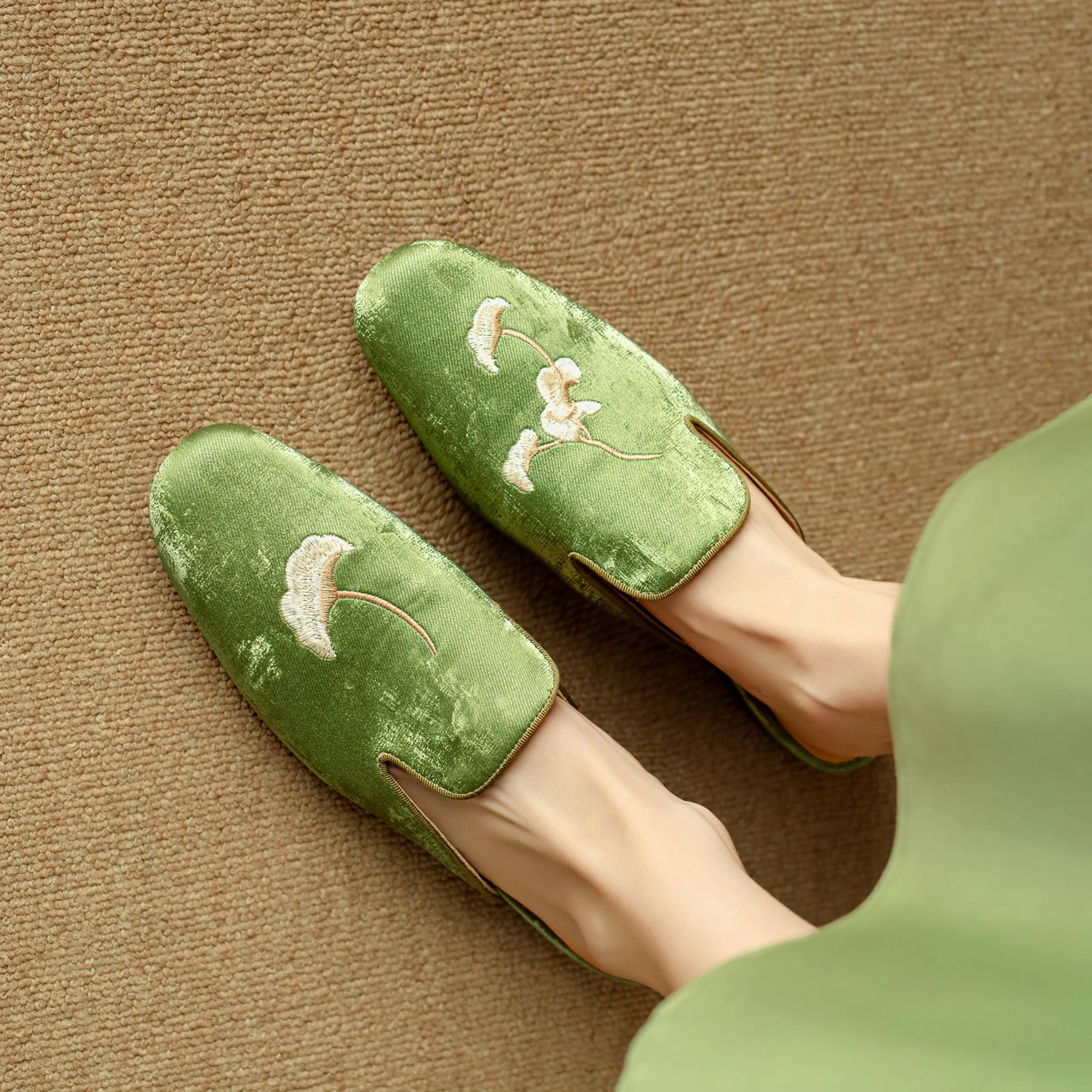 Flat Shoes Green With Hand Embroidered Leaf Velvet Mules