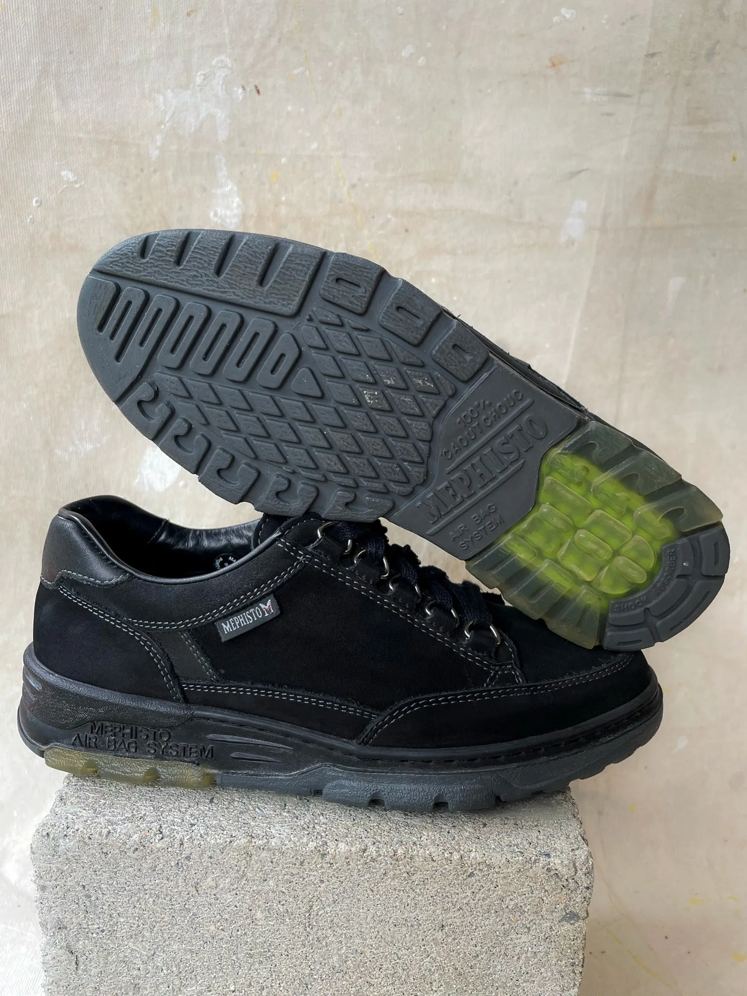 Mephisto Match in Black—[6.5W / 5M]