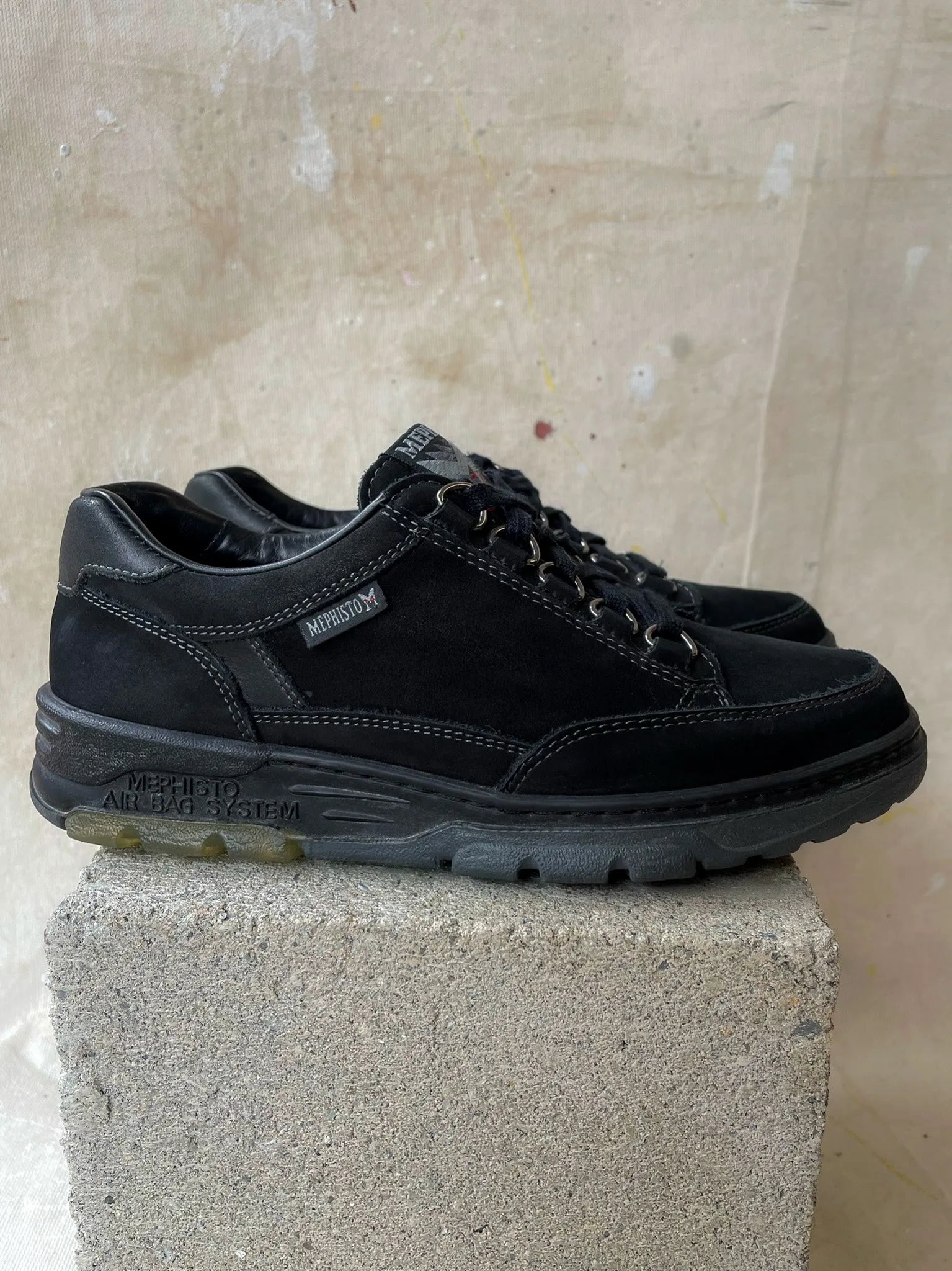Mephisto Match in Black—[6.5W / 5M]