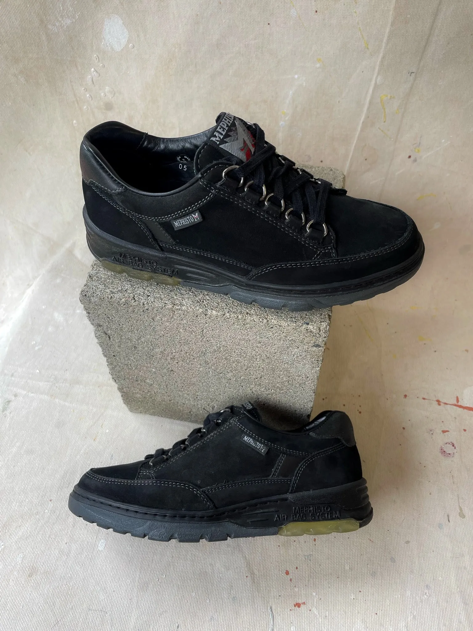 Mephisto Match in Black—[6.5W / 5M]