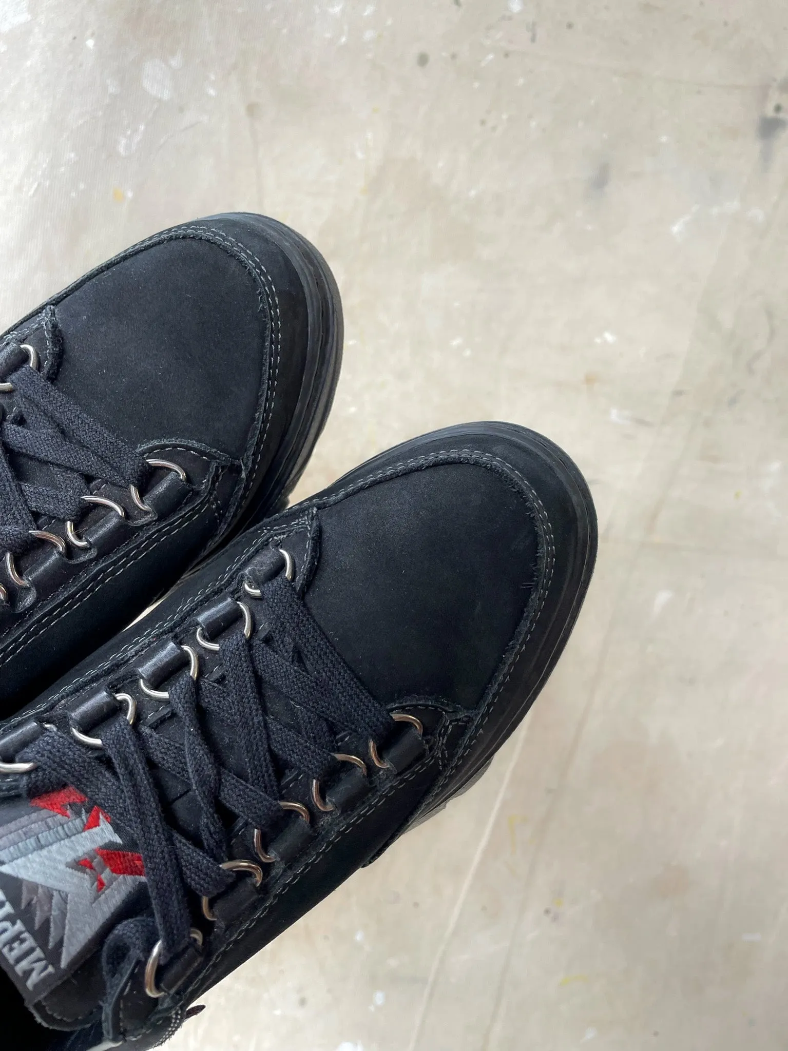 Mephisto Match in Black—[6.5W / 5M]