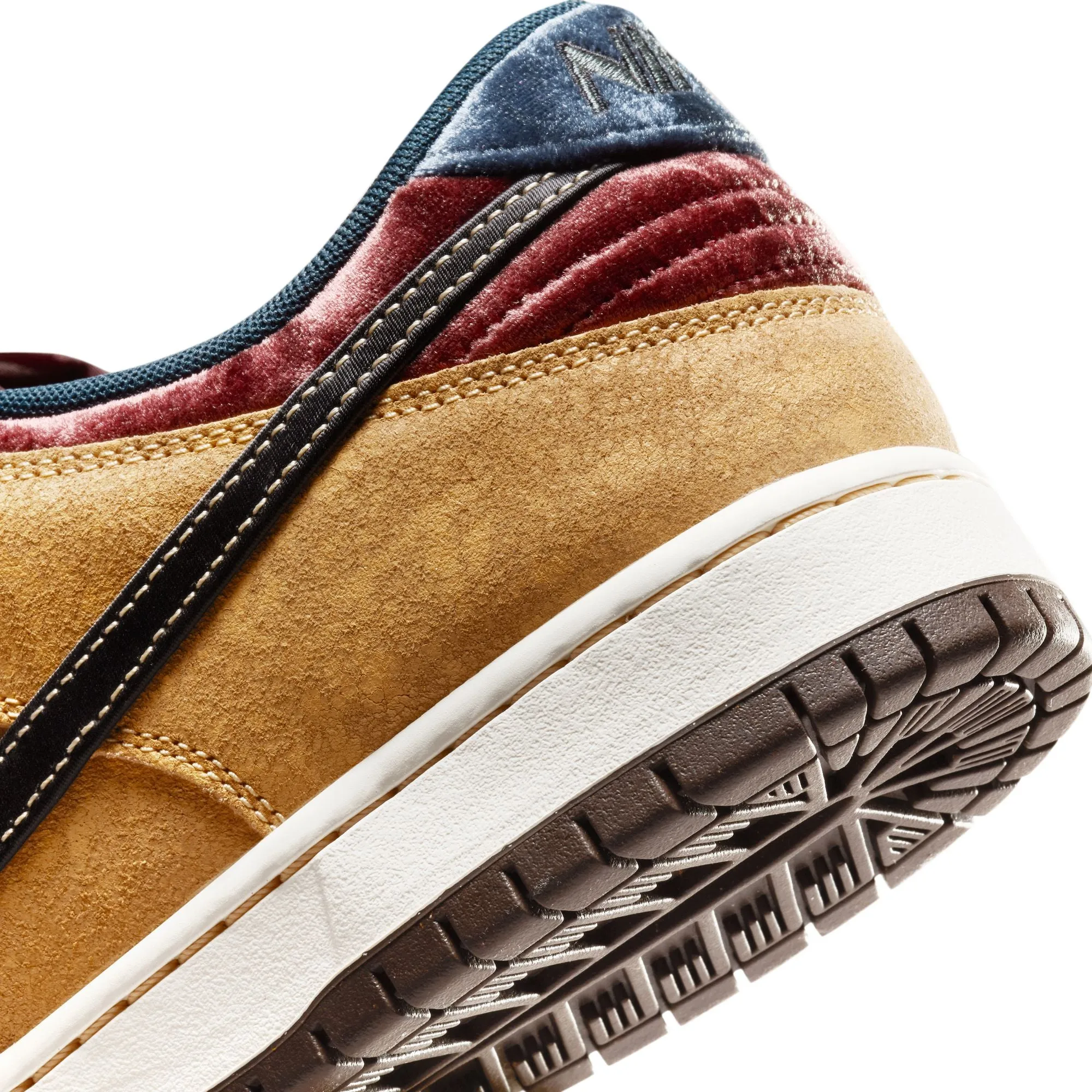 NIKE SB DUNK LOW PRO CELESTIAL GOLD/BLACK-DARK TEAM RED